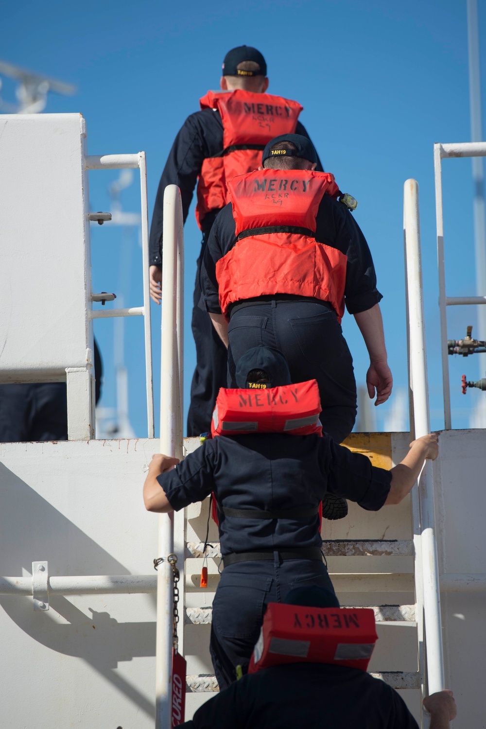 Multi-national military medical personnel hold training aboard USNS Mercy
