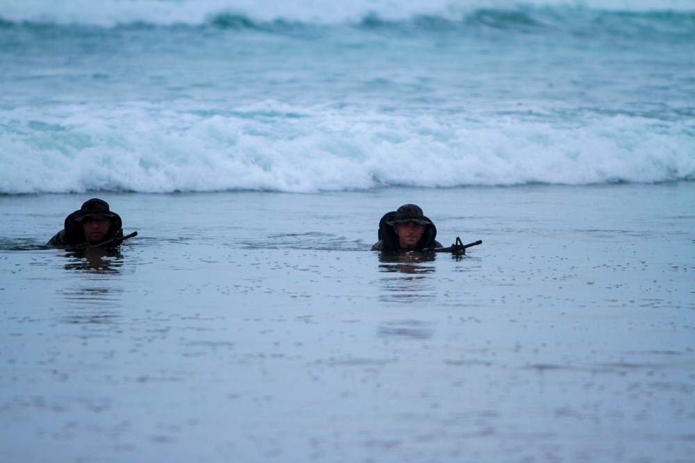 Marines with 1st Radio Recon conduct amphibious training