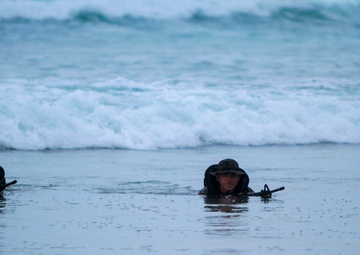 Marines with 1st Radio Recon conduct amphibious training