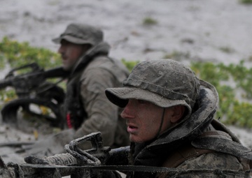 Marines with 1st Radio Recon conduct amphibious training