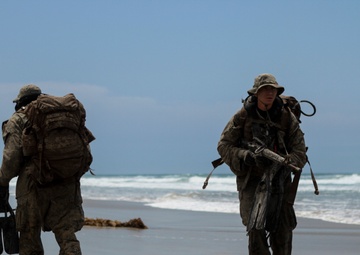 Marines with 1st Radio Recon conduct amphibious training