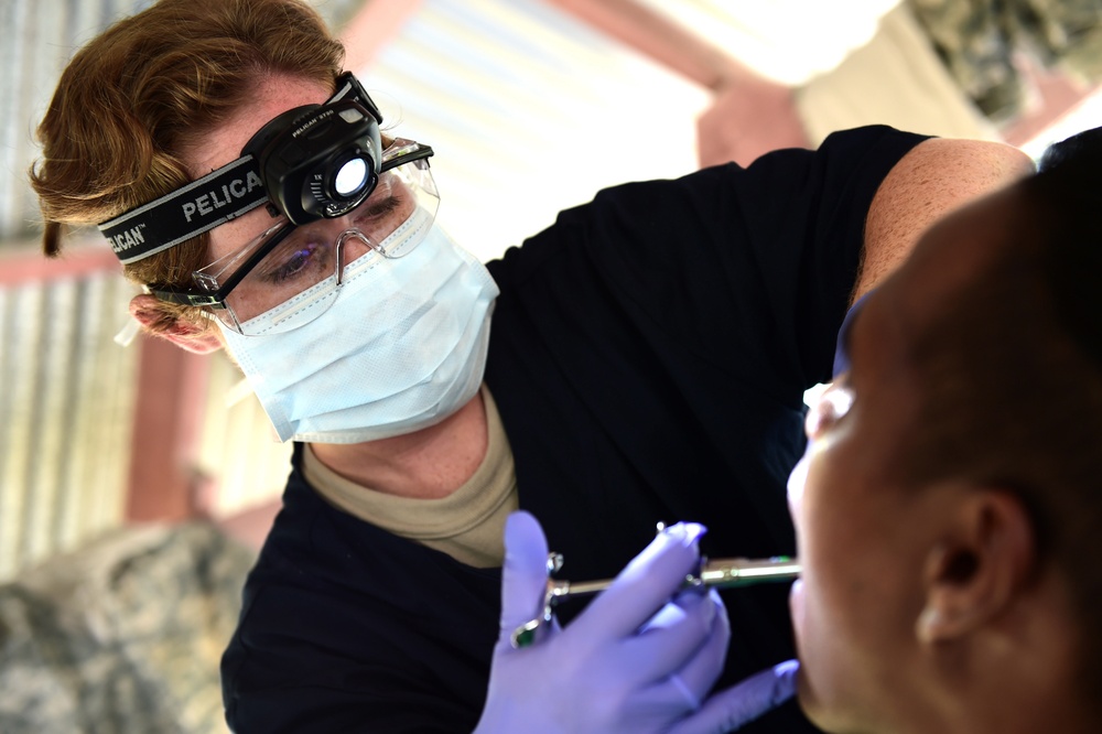 Dental clinic held in Betio, Kiribati