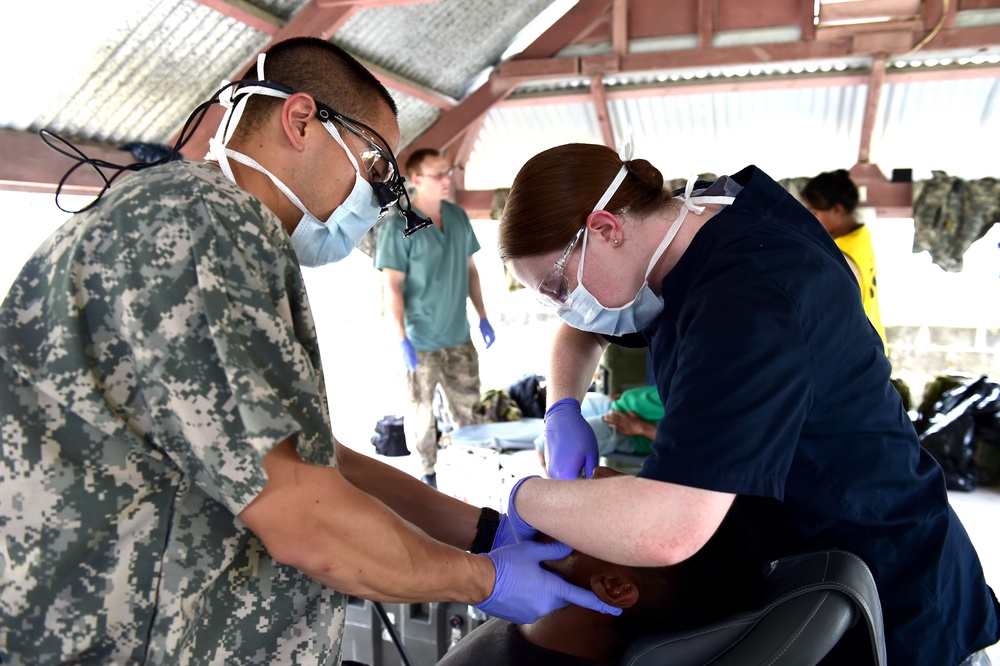 Dental clinic held in Betio, Kiribati