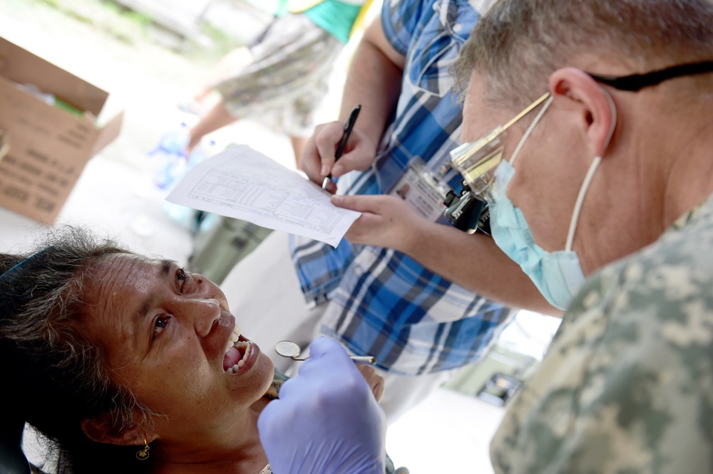 Dental clinic held in Betio, Kiribati