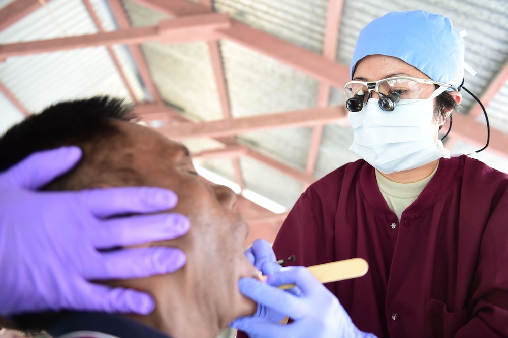 Dental clinic held in Betio, Kiribati