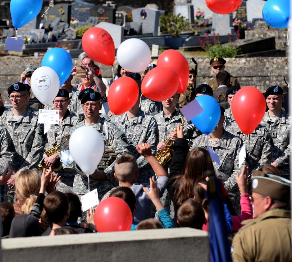 Picauville WWII commemoration honors sacrifices of Airmen, Soldiers