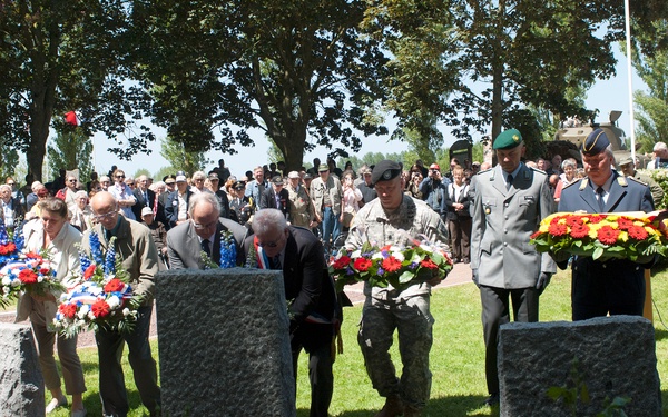 US paratroopers, WWII veterans pay homage to D-Day 71st anniversary