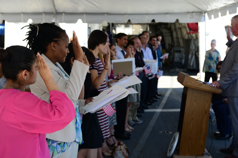 2015 Portland Rose Festival naturalization ceremony