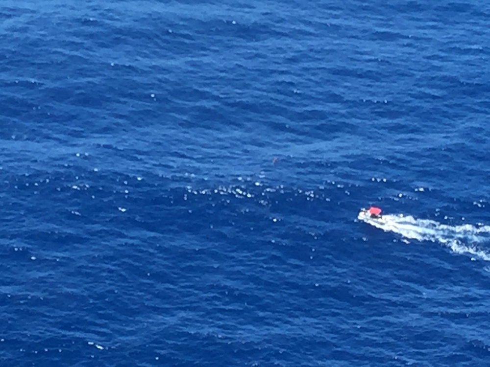 Missing divers pulled out to sea by strong currents