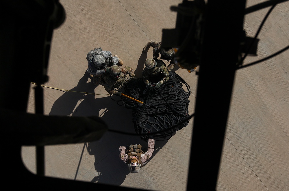 U.S. Marines, U.S. Army Soldiers Practice MV-22 External Cargo Lifts