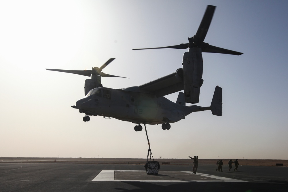 U.S. Marines, U.S. Army Soldiers Practice MV-22 External Cargo Lifts