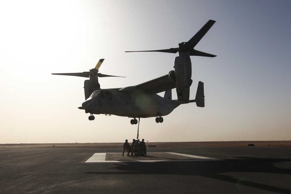 U.S. Marines, U.S. Army Soldiers Practice MV-22 External Cargo Lifts