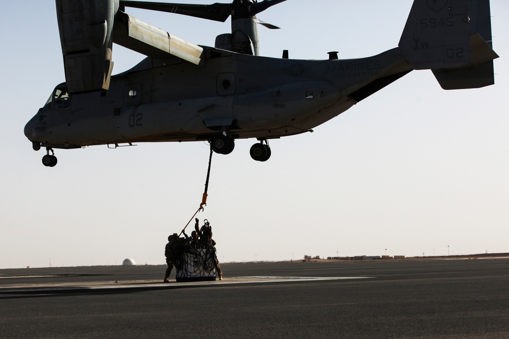 U.S. Marines, U.S. Army Soldiers Practice MV-22 External Cargo Lifts