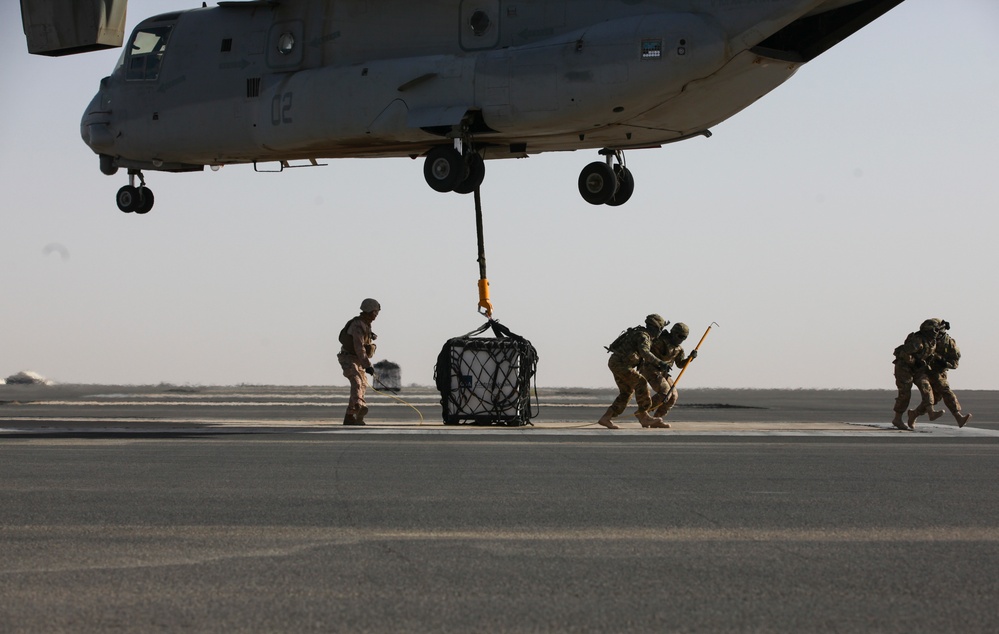 U.S. Marines, U.S. Army Soldiers Practice MV-22 External Cargo Lifts