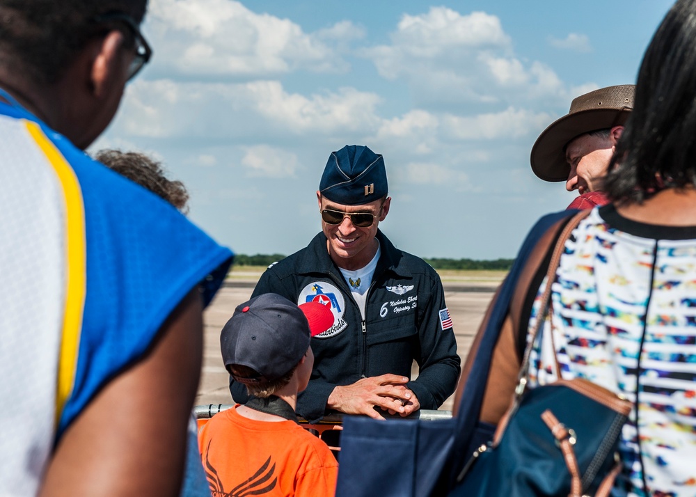 Thunderbirds perform at Heart of Texas Airshow