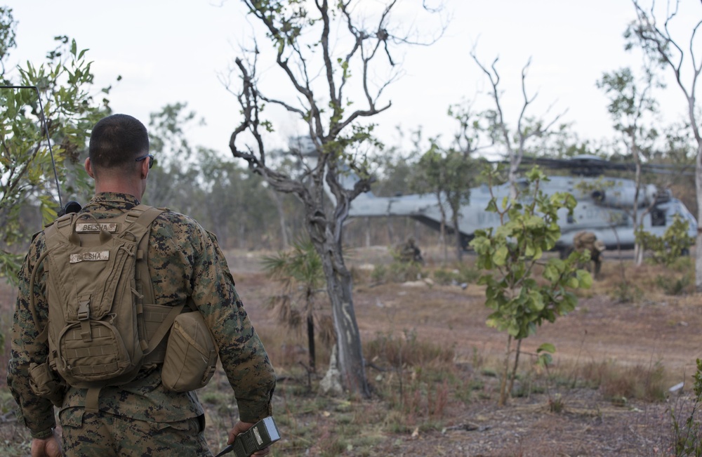 Marines practice aircraft movements