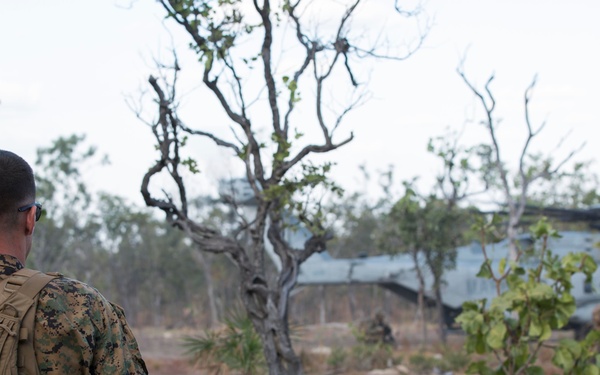 Marines practice aircraft movements