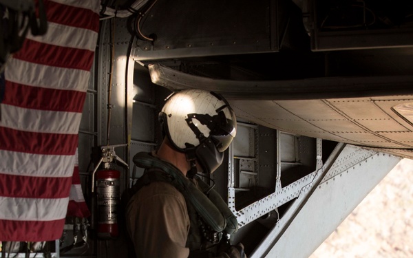 Marines practice aircraft movements