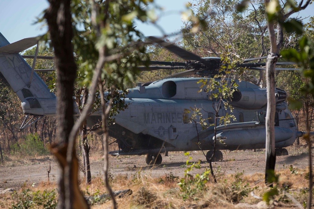 Marines practice aircraft movements