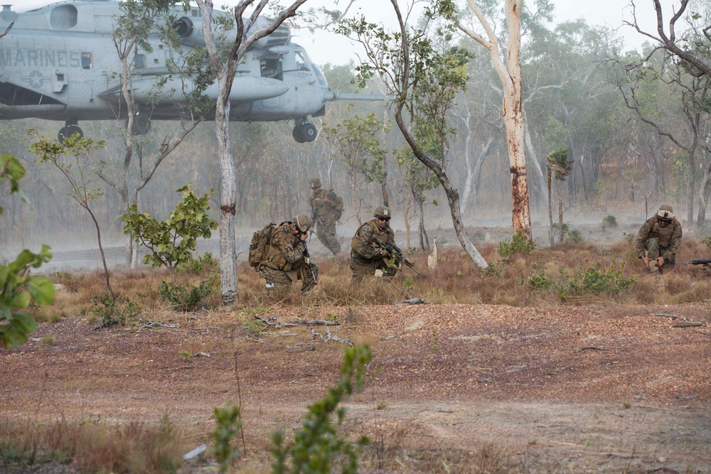 Marines practice aircraft movements