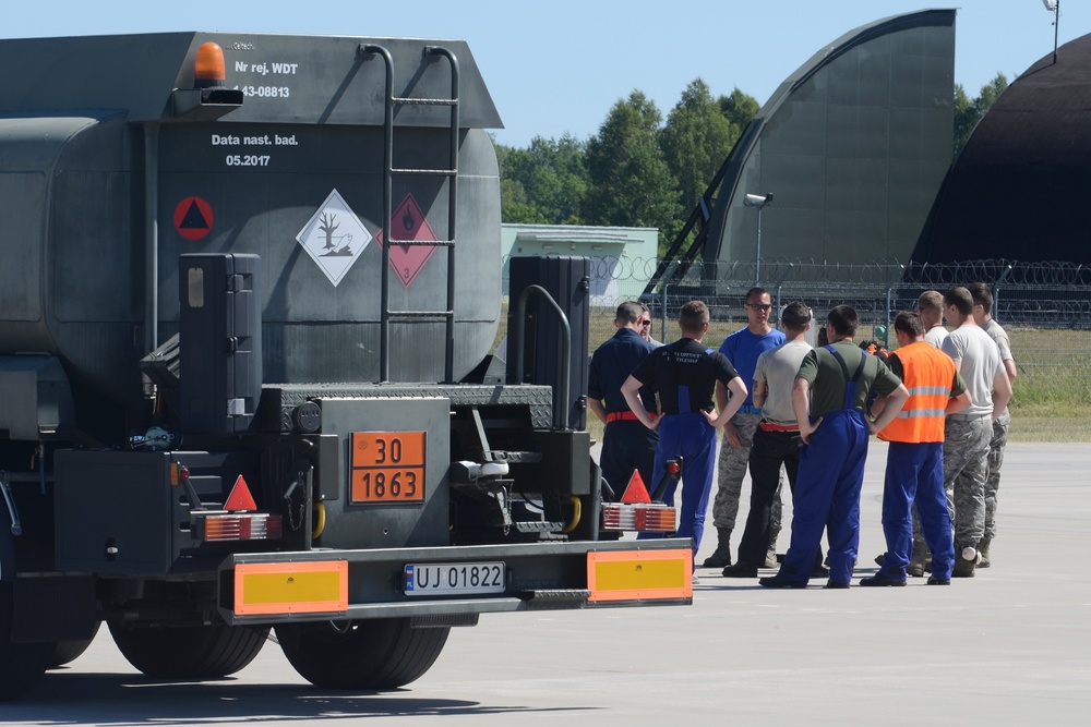 'Hot pit' refueling at  Łask Air Base, Poland