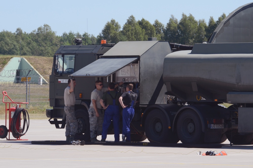 'Hot pit' refueling at  Łask Air Base, Poland