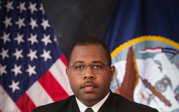 Official portrait, Chief Intelligence Specialist Genaro R. Stewart, US Navy