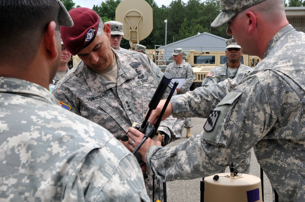 XXVIII Airborne Corps commanding general visits ‘Lightning’ brigade