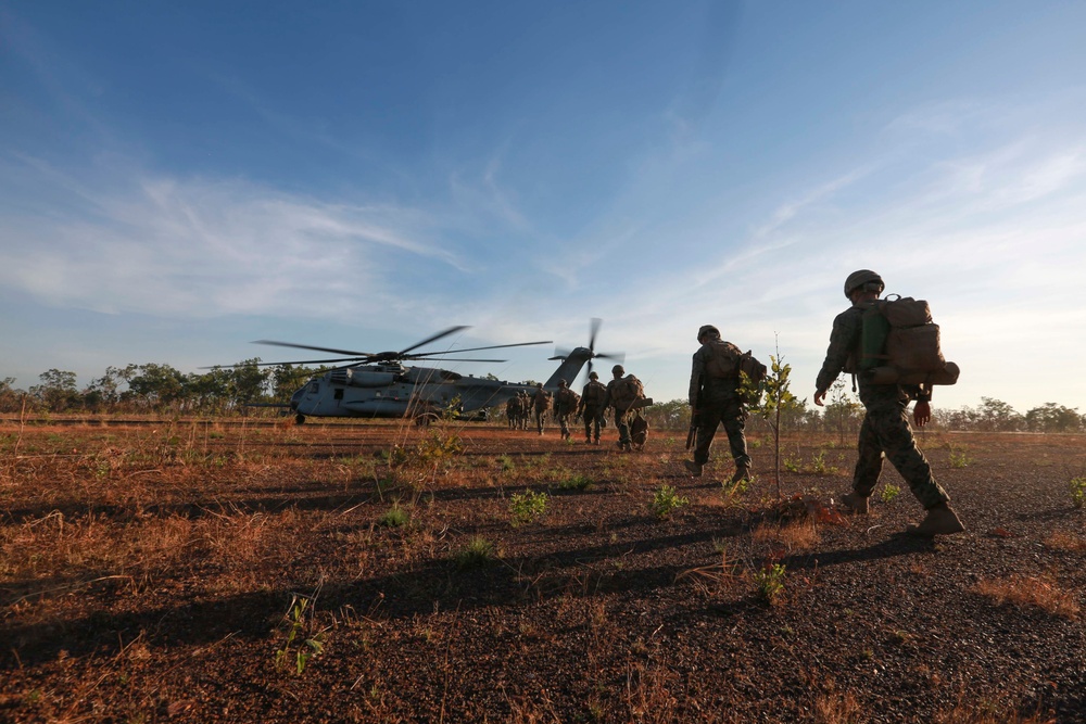 CH-53E Super Stallion flight