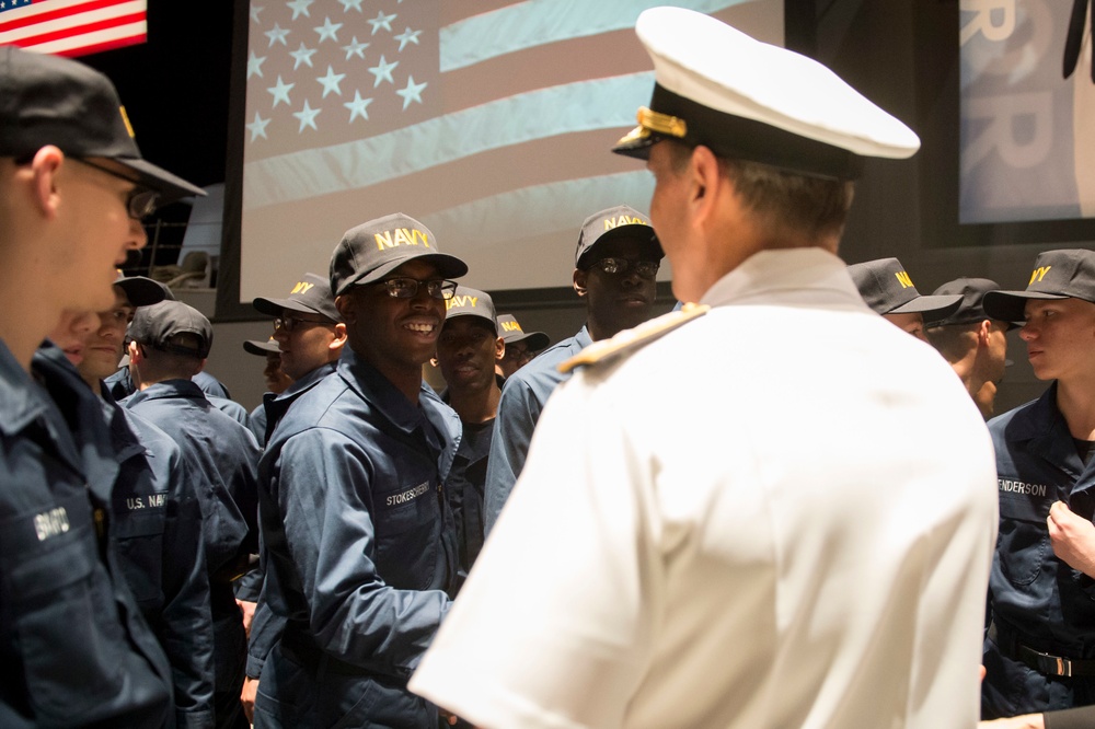 CNO Greenert visits recruits at Naval Station Great Lakes