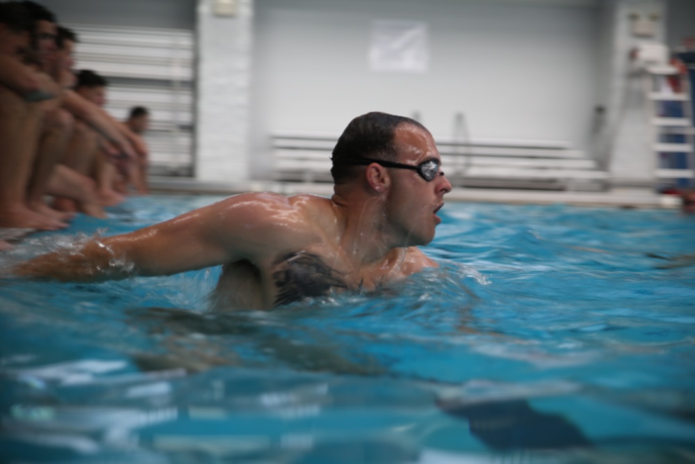 Recon Marines conduct pre-dive training