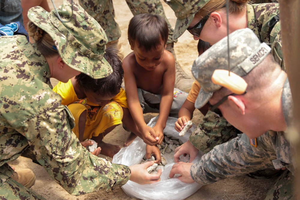 Pacific Partnership medical team builds handwashing station