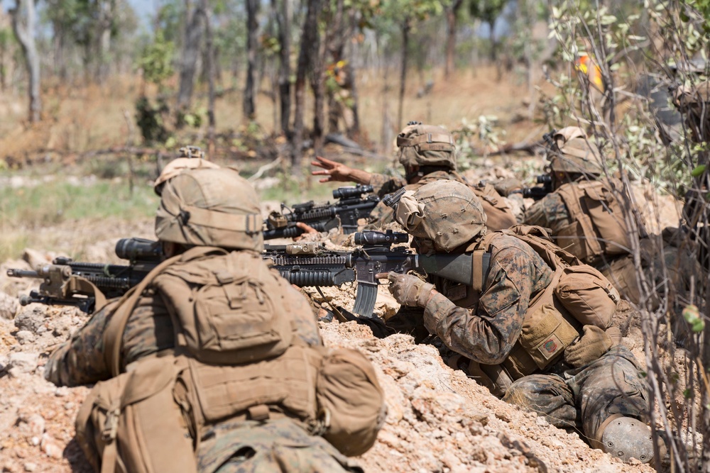 U.S. Marines become familiar with Australian assault vehicles