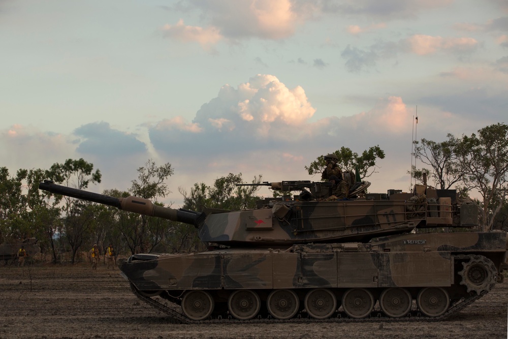 U.S. Marines become familiar with Australian assault vehicles