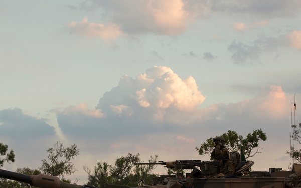 U.S. Marines become familiar with Australian assault vehicles