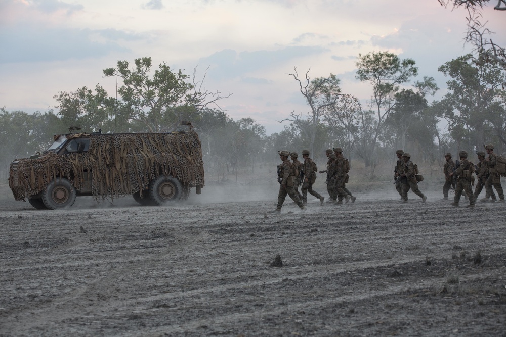U.S. Marines become familiar with Australian assault vehicles