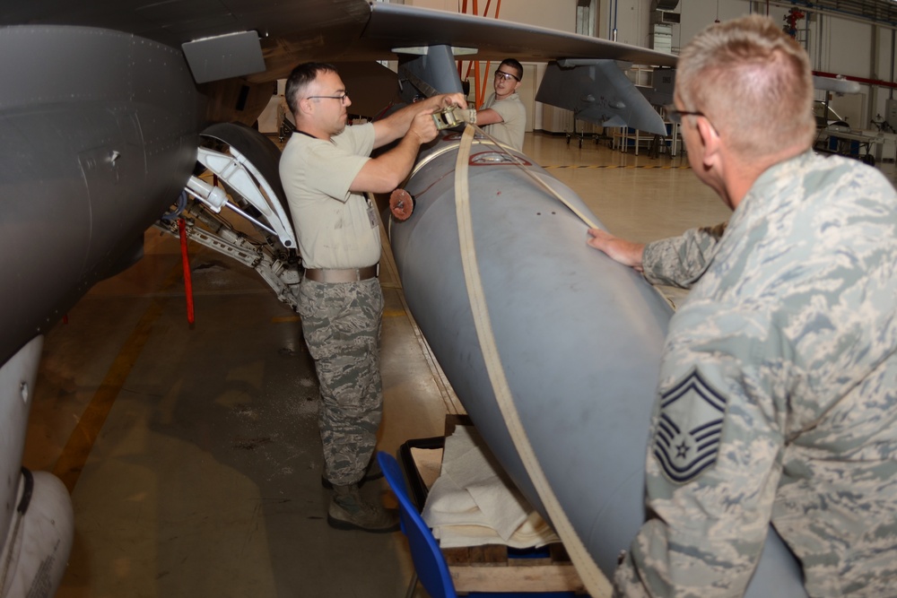 F-16 fuel cell maintenance