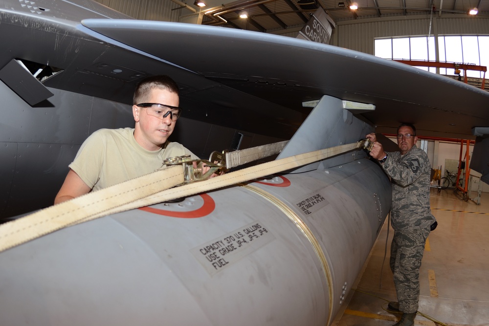 F-16 fuel cell maintenance