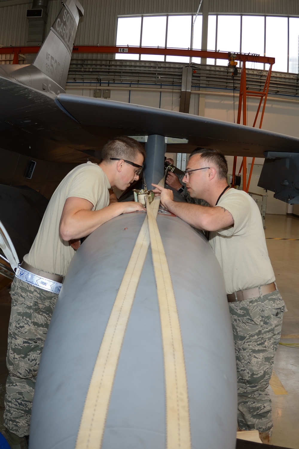 F-16 fuel cell maintenance