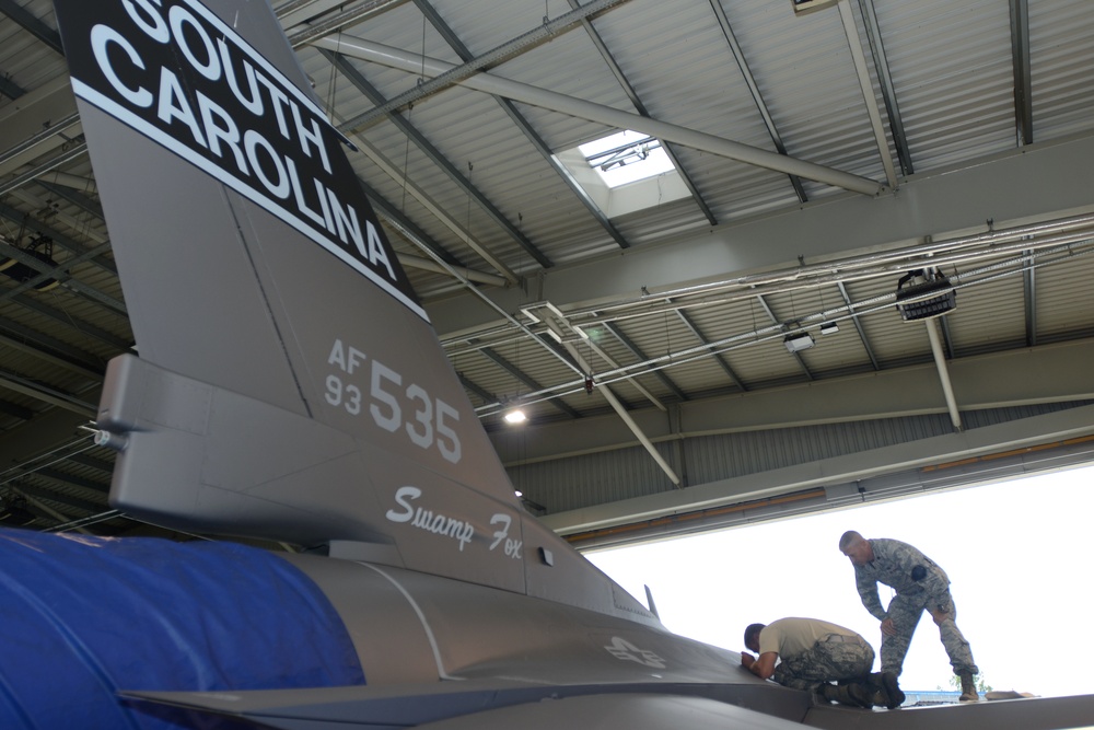 F-16 fuel cell maintenance