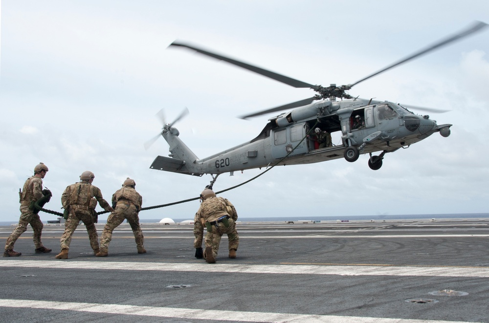 DVIDS - Images - Helicopter rope suspension technique exercise aboard ...