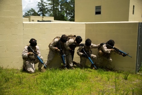 2nd Marine Division Headquarters Battalion conducts basic urban skills training