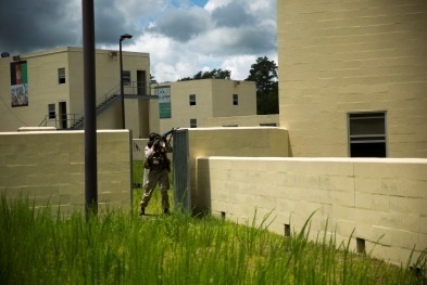 2nd Marine Division Headquarters Battalion conducts basic urban skills training