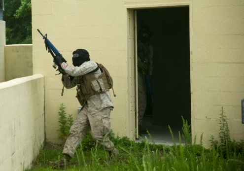 2nd Marine Division Headquarters Battalion conducts basic urban skills training