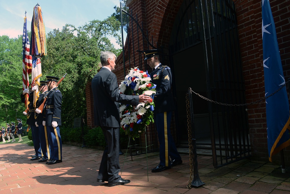 Army secretary kicks off 2015 birthday week, presents Purple Hearts