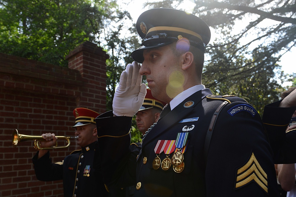 Army secretary kicks off 2015 birthday week, presents Purple Hearts