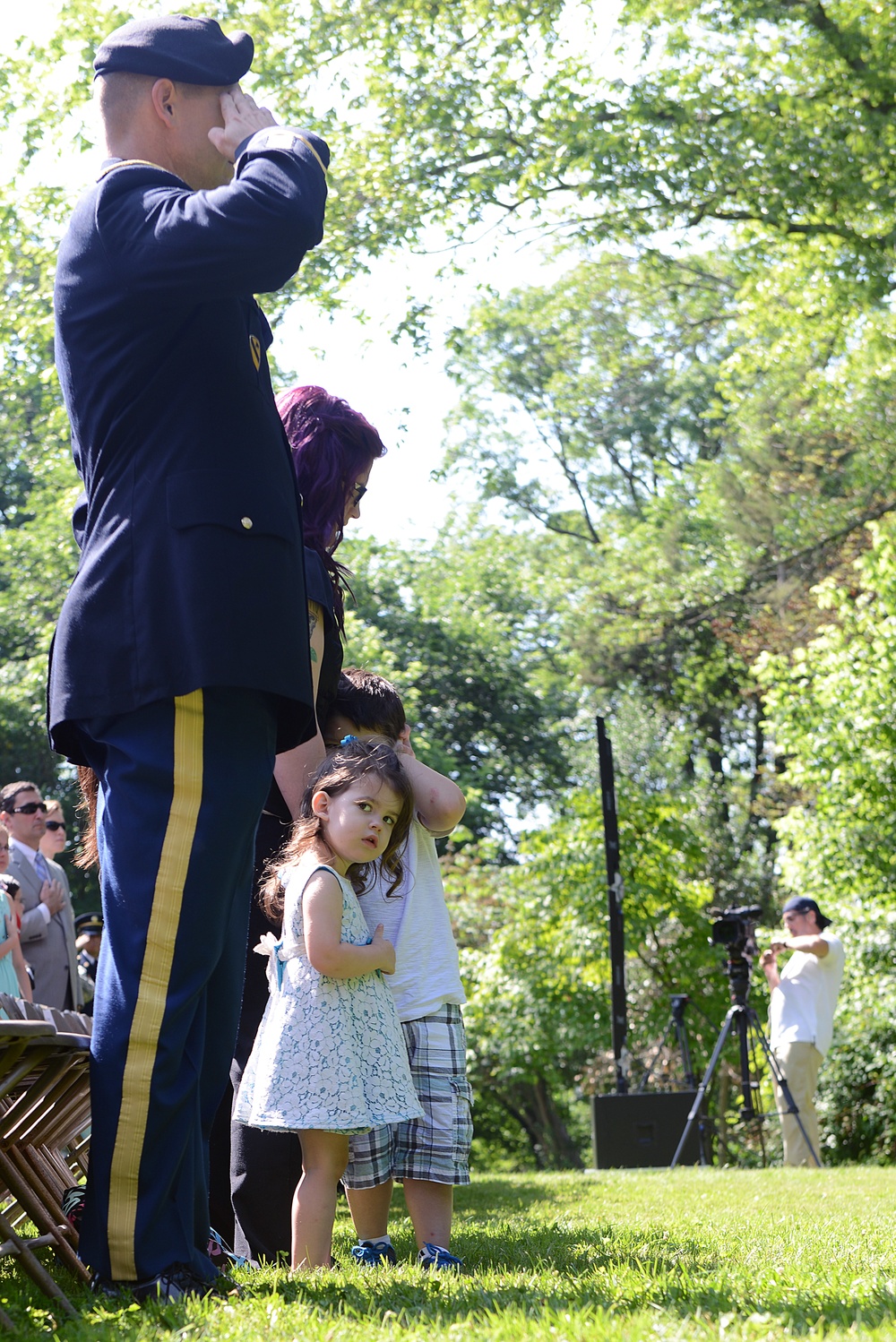 Army secretary kicks off 2015 birthday week, presents Purple Hearts
