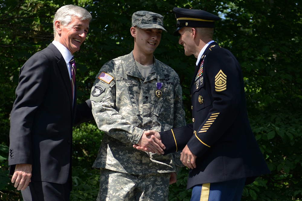 Army secretary kicks off 2015 birthday week, presents Purple Hearts
