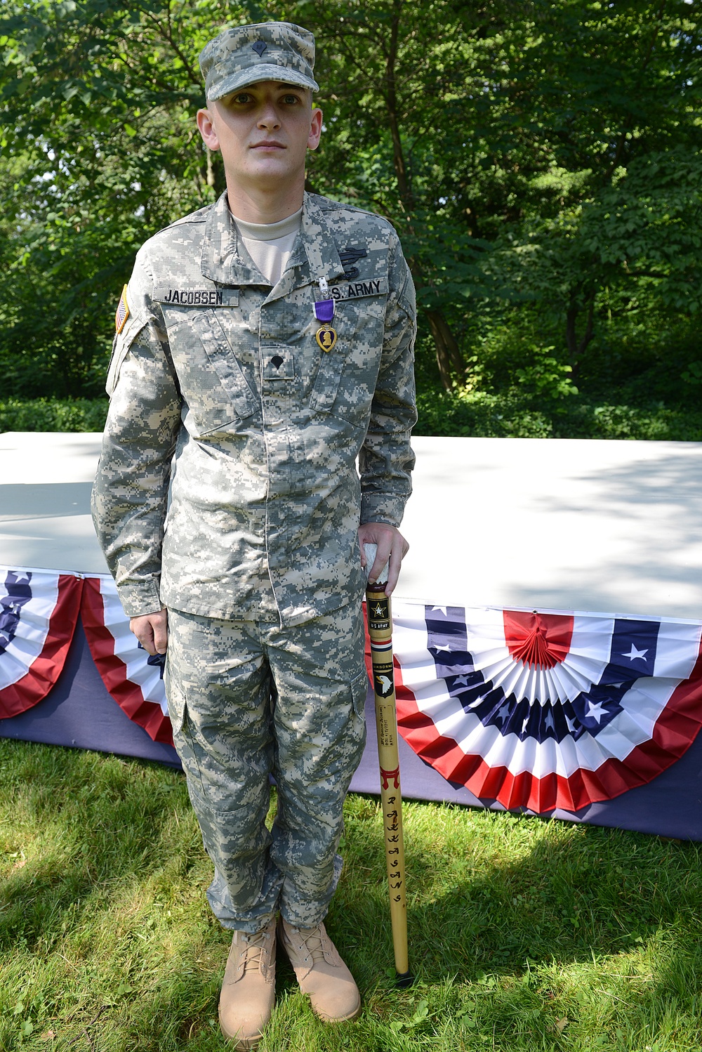 Army secretary kicks off 2015 birthday week, presents Purple Hearts