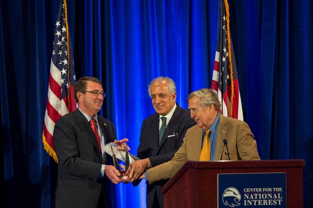 Secretary of defense receives Distinguished Service Award